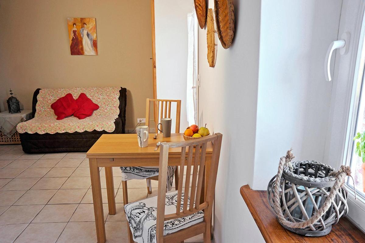 Bed And Breakfast La Maison De Nathalie Les Mayons Ngoại thất bức ảnh